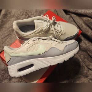 New nike women's shoes size 8